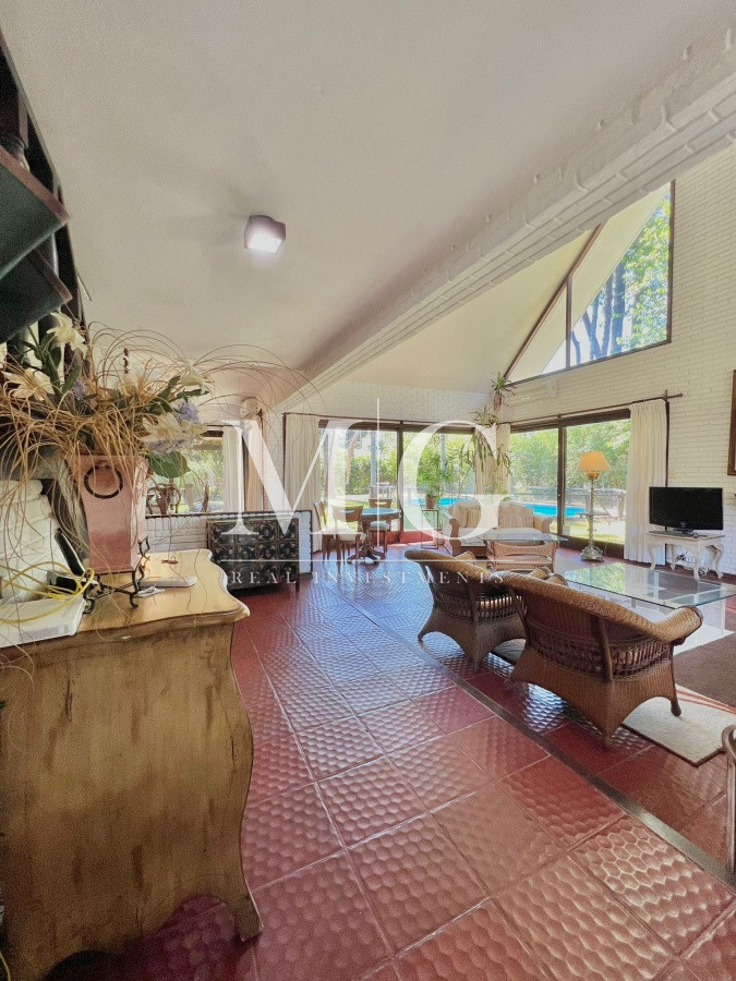 Casa ID.530 - LUGANO 1.400mt DE TERRENO, 7 DORMITORIOS, PISCINA