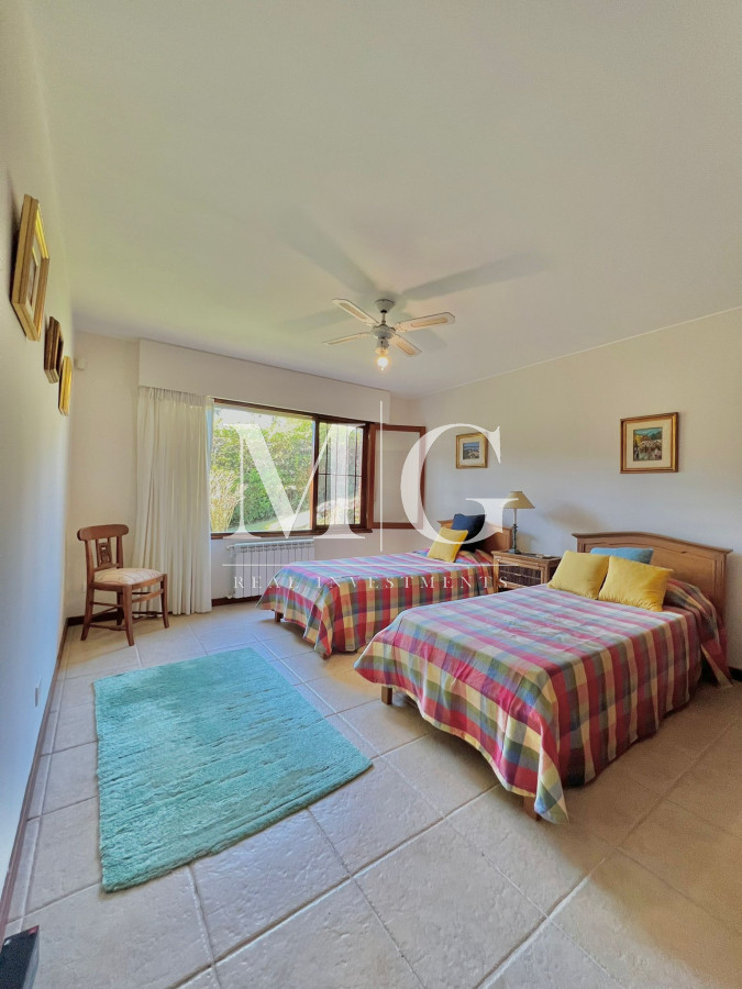 Casa ID.404 - Venta Casa 3 dormitorios + dep.servicio, barbacoa y piscina San Rafael
