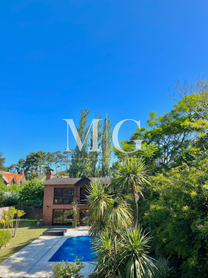 Casa ID.531 - Venta Casa 5 dormitorios, piscina y Barbacoa zona Beverly Hills