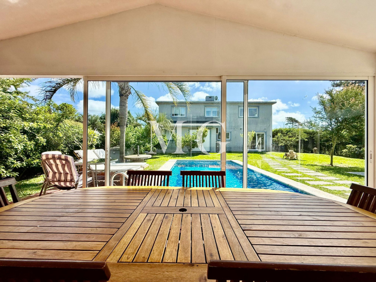 Casa ID.1508 - Chalet Premium con Gran Potencial - Ideal para Clínica, Consultorios u Oficinas