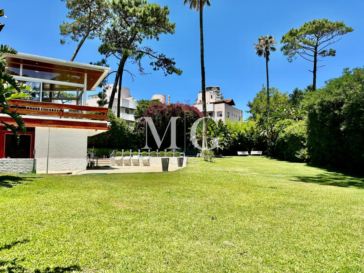 Casa ID.1134 - ESPECTACULAR CASA ZONA MANSA A METROS DEL MAR 
