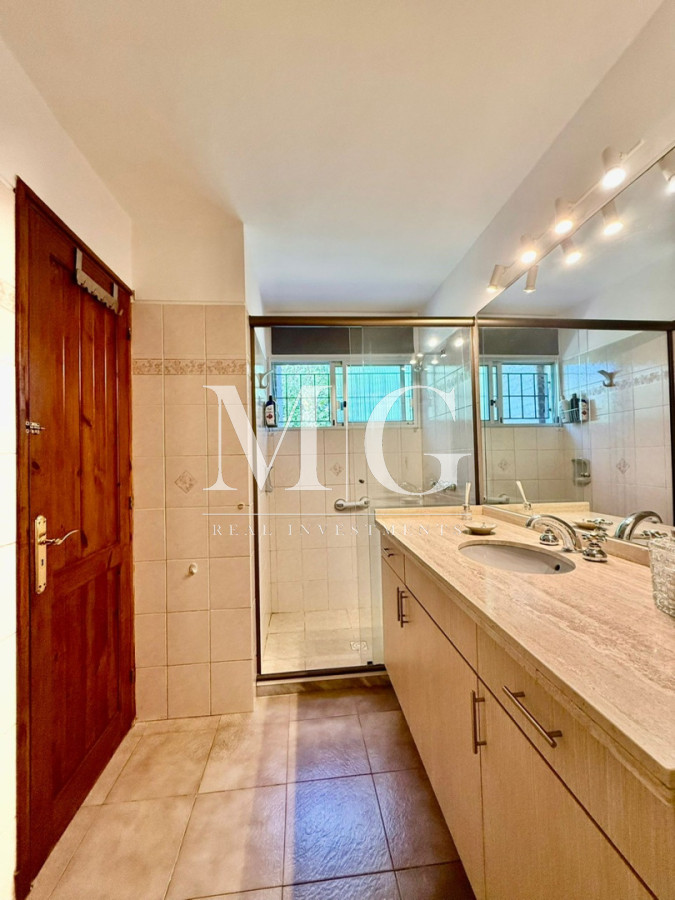 Casa ID.1550 - Excelente propiedad 4 dormitorios, 4 baños, piscina, parrillero, zona Pinares