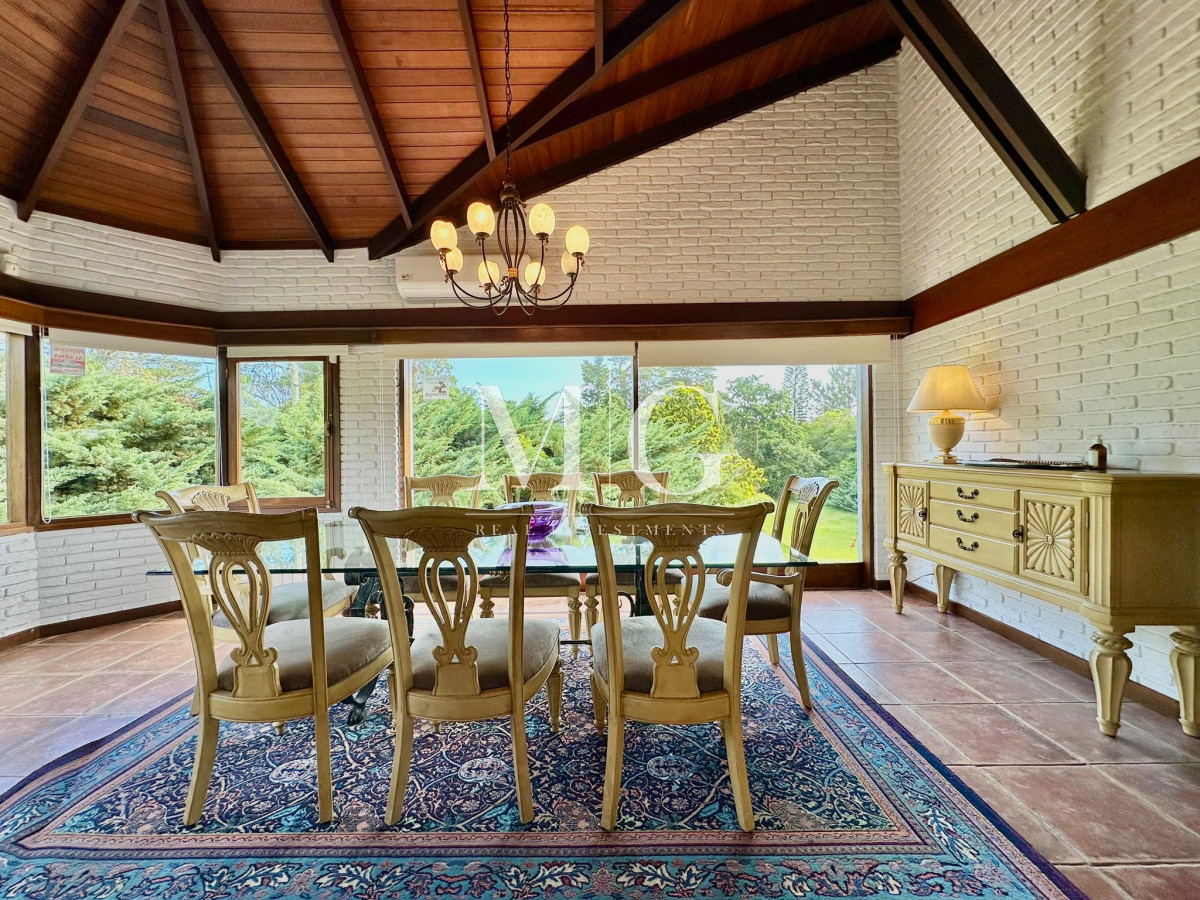 Casa ID.231 - Venta Espectacular Casa sobre Laguna del Diario 
