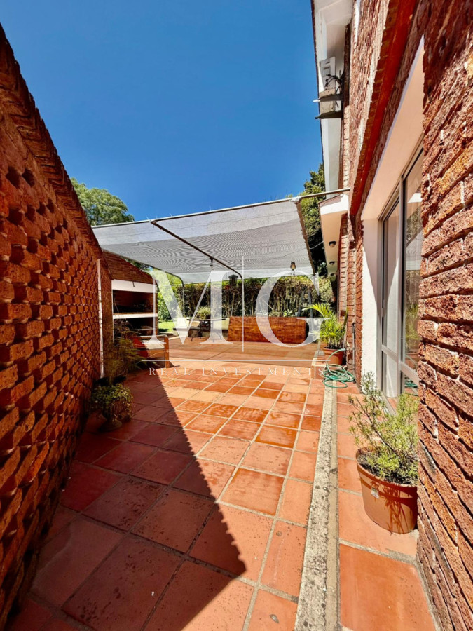 Casa ID.1530 - Excelente propiedad 5 dormitorios en Altos del Pinar, Punta del Este