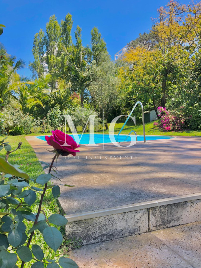 Casa ID.147 - Venta Casa zona Shopping 4 dormitorios + dep.servicio y piscina