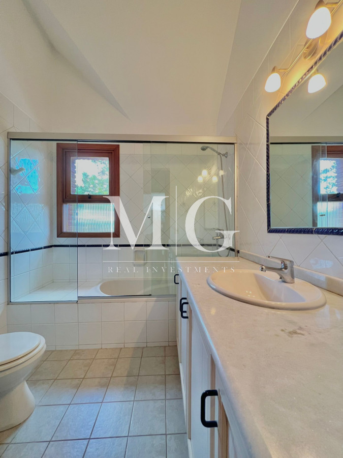 Casa ID.371 - EXCELENTE PROPIEDAD ZONA GOLF PUNTA DEL ESTE, 6 DORMITORIOS