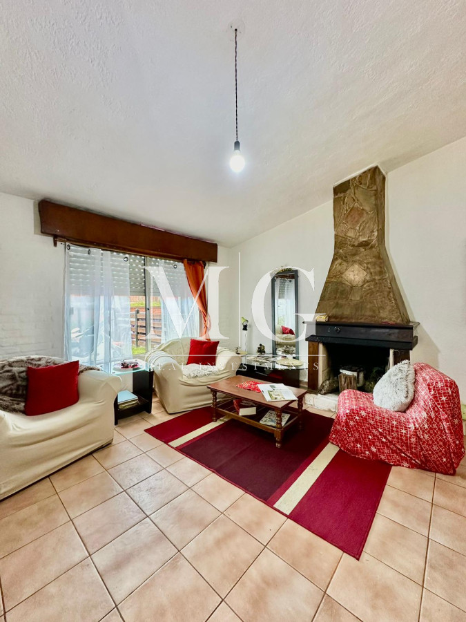 Casa ID.1011 - LAUSANA 4 DORMITORIOS, TERRENO 310M2 APTA PARA BANCO!!!