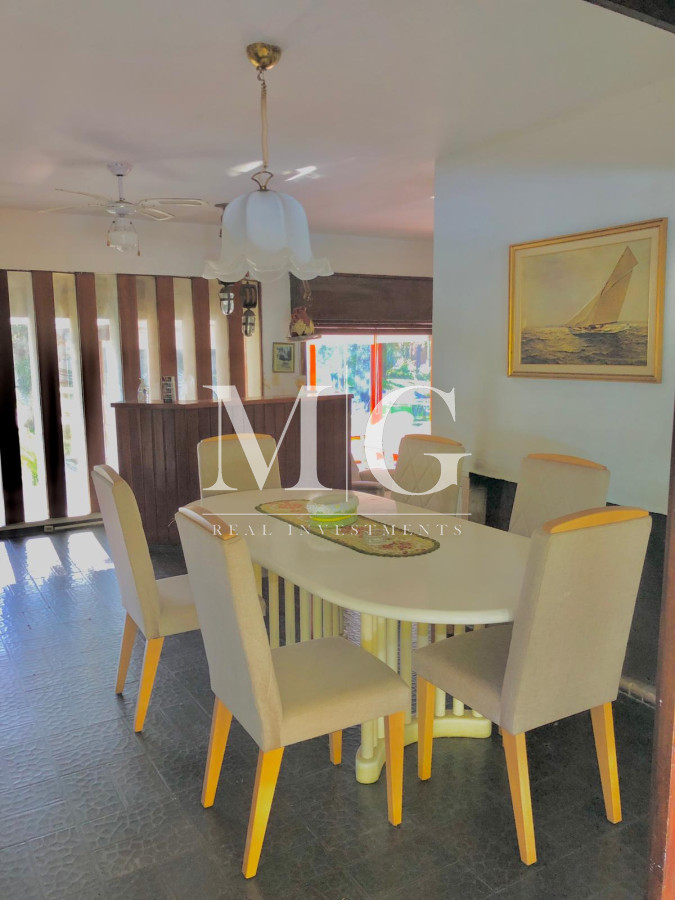 Casa ID.16 - Venta Casa 5 dormitorios, dep. servicio + piscina zona Mansa 