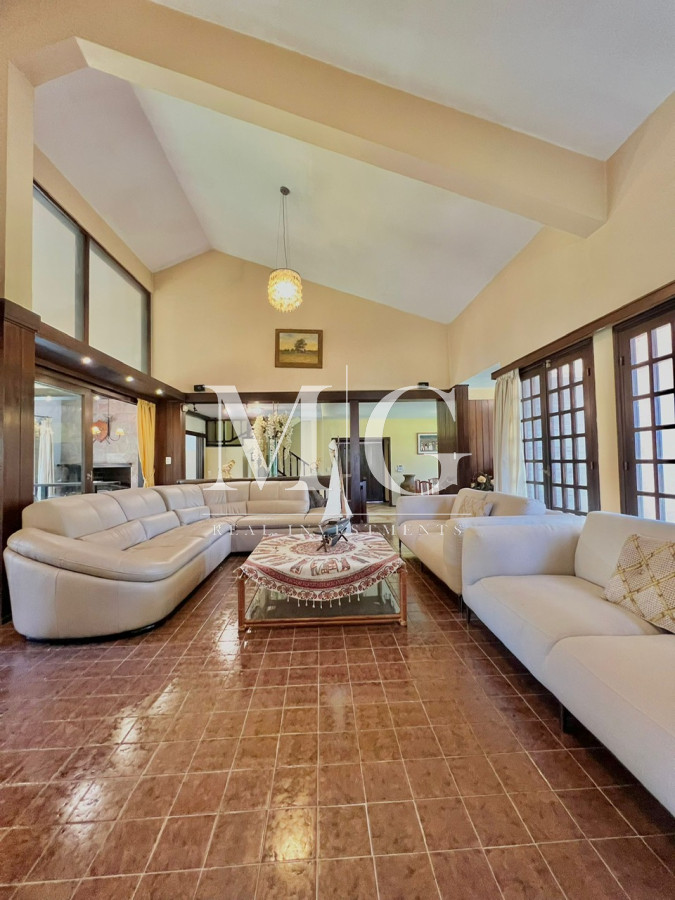 Casa ID.147 - Venta Casa zona Shopping 4 dormitorios + dep.servicio y piscina