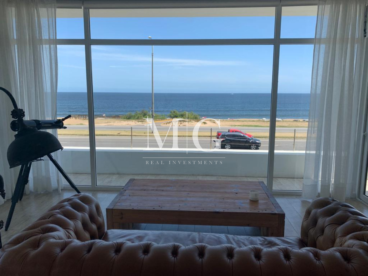Casa ID.1368 - Alquiler Anual Exclusiva residencia frente al mar primera linea Playa Mansa 