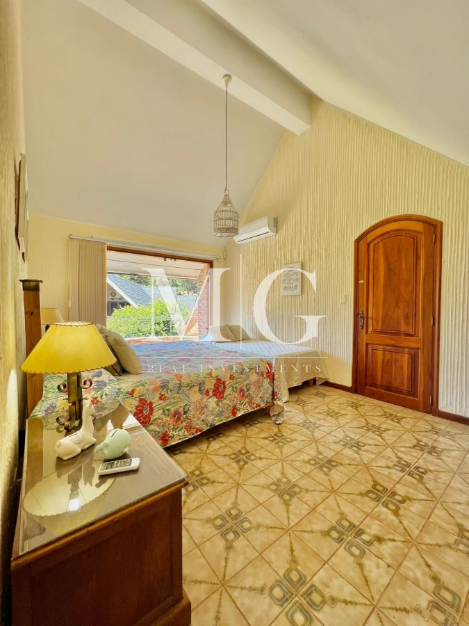 Casa ID.536 - Venta Casa 8 dormitorios, piscina, barbacoa a pasos del Shopping