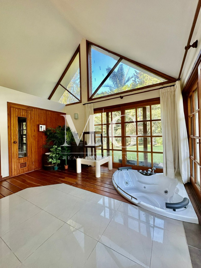 Casa ID.595 - Venta Casa Mansion Beverly Hills 6 dormitorios, barbacoa, piscina