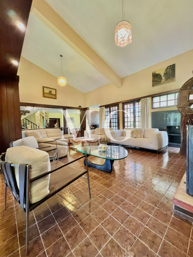 Casa ID.147 - Venta Casa zona Shopping 4 dormitorios + dep.servicio y piscina