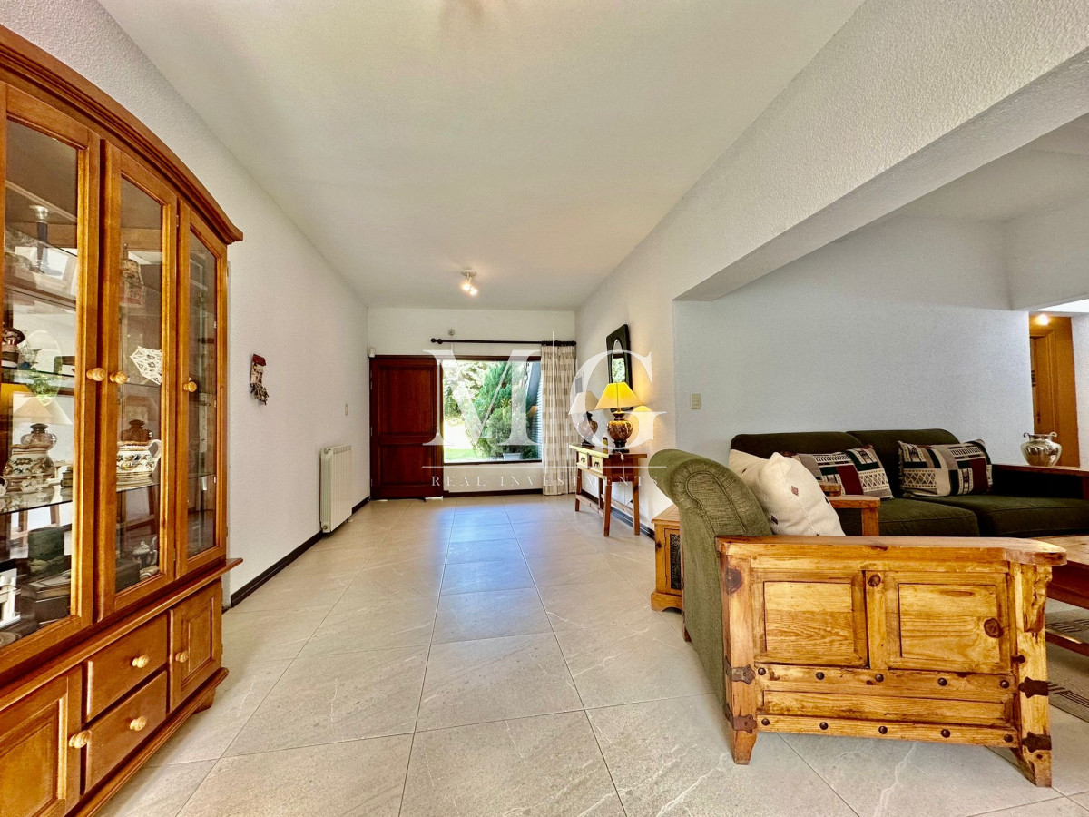 Casa ID.231 - Venta Espectacular Casa sobre Laguna del Diario 