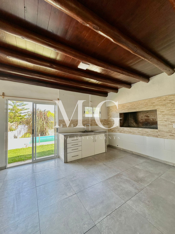 Casa ID.164 - PINARES VENTA CASA 3 DORMITORIOS CON PISCINA 