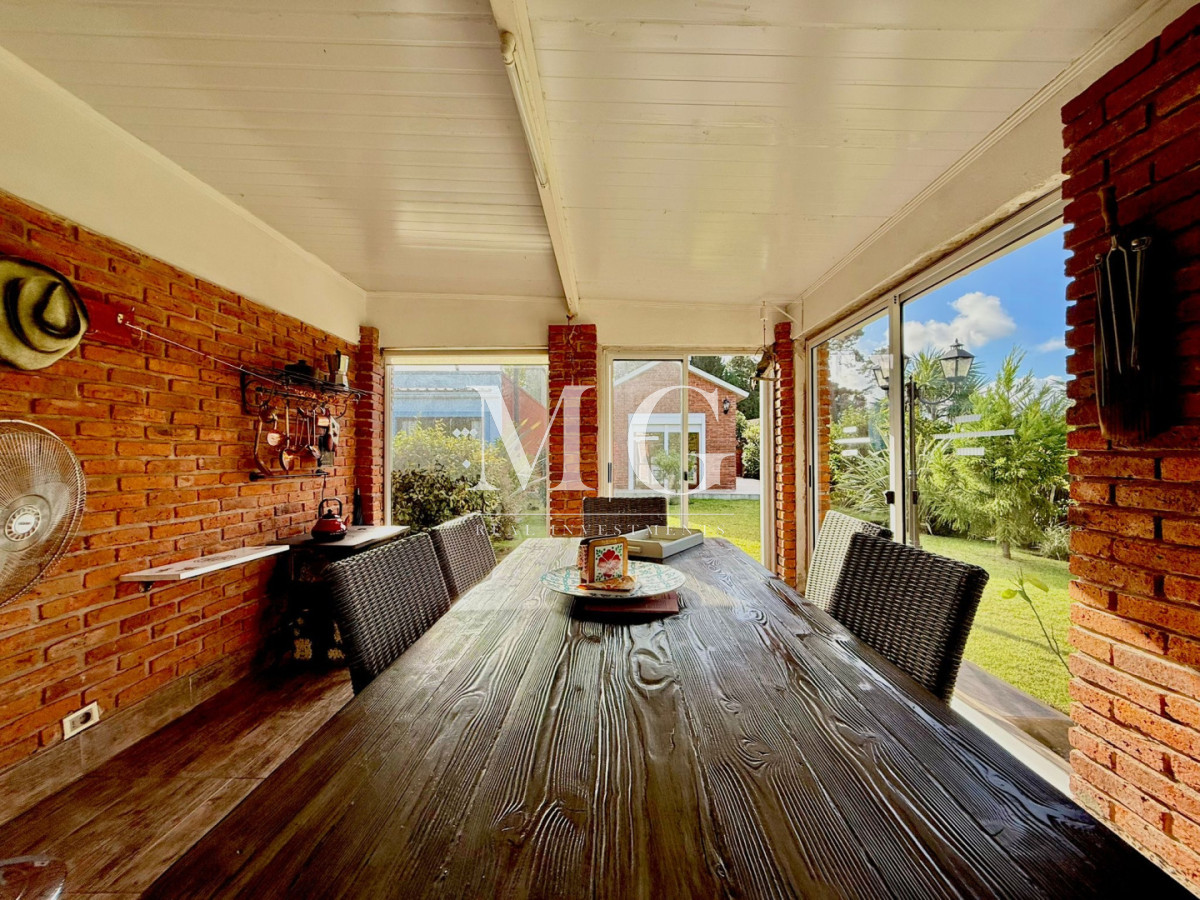 Casa ID.1564 - Hermosa casa en terreno de 450 m² con excelente distribución y potencial de ampliación; Zona Jardines de Cordoba