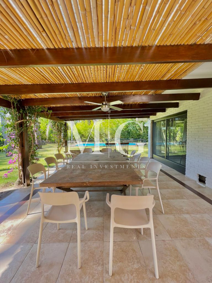 Casa ID.530 - LUGANO 1.400mt DE TERRENO, 7 DORMITORIOS, PISCINA