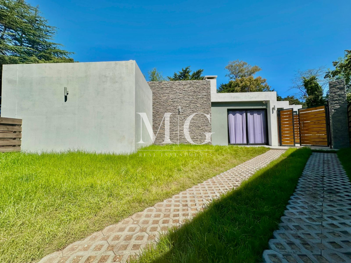Casa ID.1063 - BARRIO JARDINES DE CORDOBA EXCELENTE CASA 3 DORMITORIOS, PISCINA, PARRILLERO