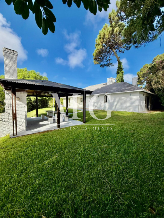 Casa ID.1529 - Hermosa casa en Marly, ubicada en una de las zonas más tranquilas y residenciales de Punta del Este 