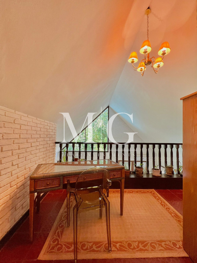 Casa ID.530 - LUGANO 1.400mt DE TERRENO, 7 DORMITORIOS, PISCINA