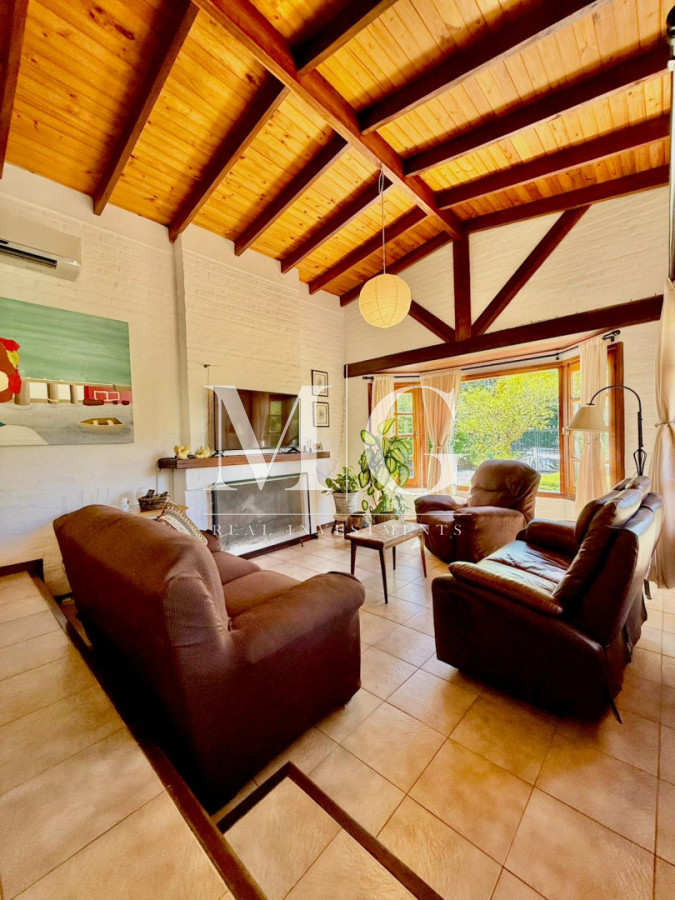 Casa ID.1550 - Excelente propiedad 4 dormitorios, 4 baños, piscina, parrillero, zona Pinares