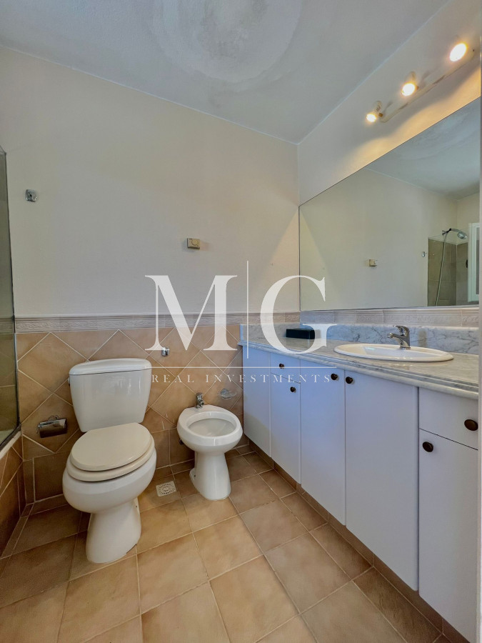 Casa ID.319 - Venta Casa zona Golf, 5 dorm.+ dep.servicio, barbacoa y piscina 