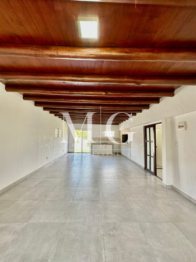Casa ID.164 - PINARES VENTA CASA 3 DORMITORIOS CON PISCINA 