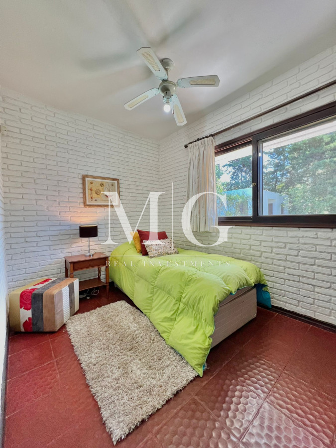 Casa ID.530 - LUGANO 1.400mt DE TERRENO, 7 DORMITORIOS, PISCINA