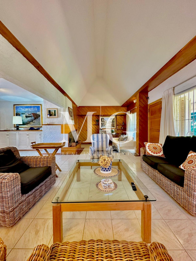 Casa ID.1357 - Venta Casa Principal 5 dormitorios en el Corazón de San Rafael a Metros del Mar