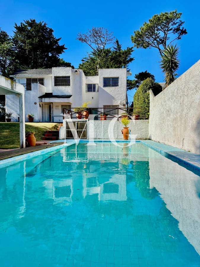 Casa ID.1357 - Venta Casa Principal 5 dormitorios en el Corazón de San Rafael a Metros del Mar