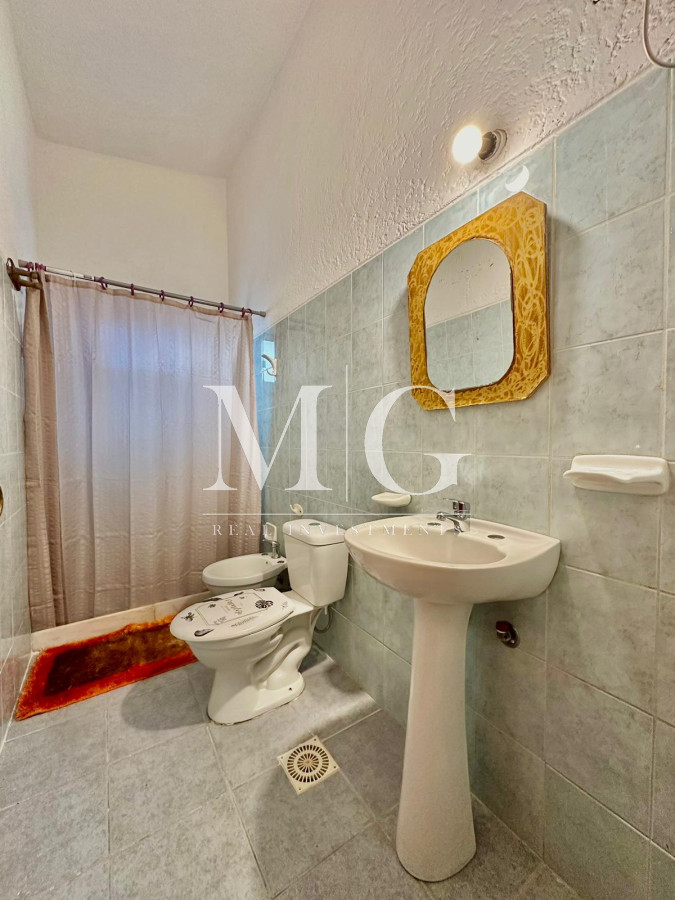 Casa ID.1011 - LAUSANA 4 DORMITORIOS, TERRENO 310M2 APTA PARA BANCO!!!