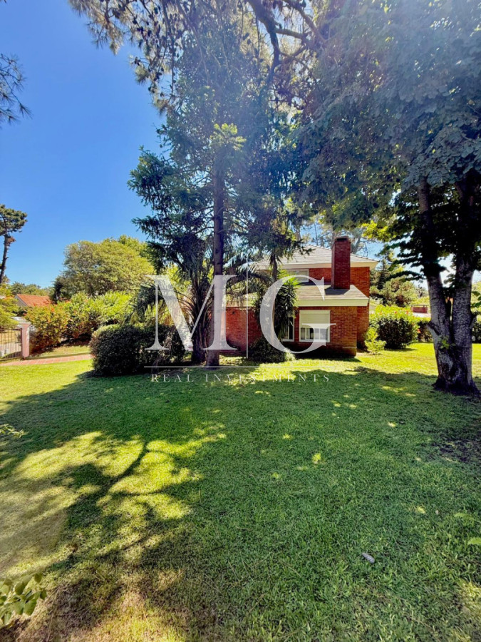 Casa ID.1530 - Excelente propiedad 5 dormitorios en Altos del Pinar, Punta del Este