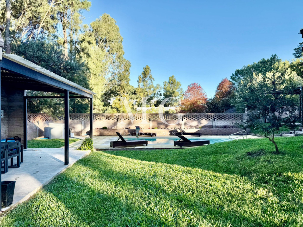 Casa ID.1088 - Excelente Casa a Estrenar Barrio Parque Burnett; 1.059m2 de terreno, piscina, barbacoa