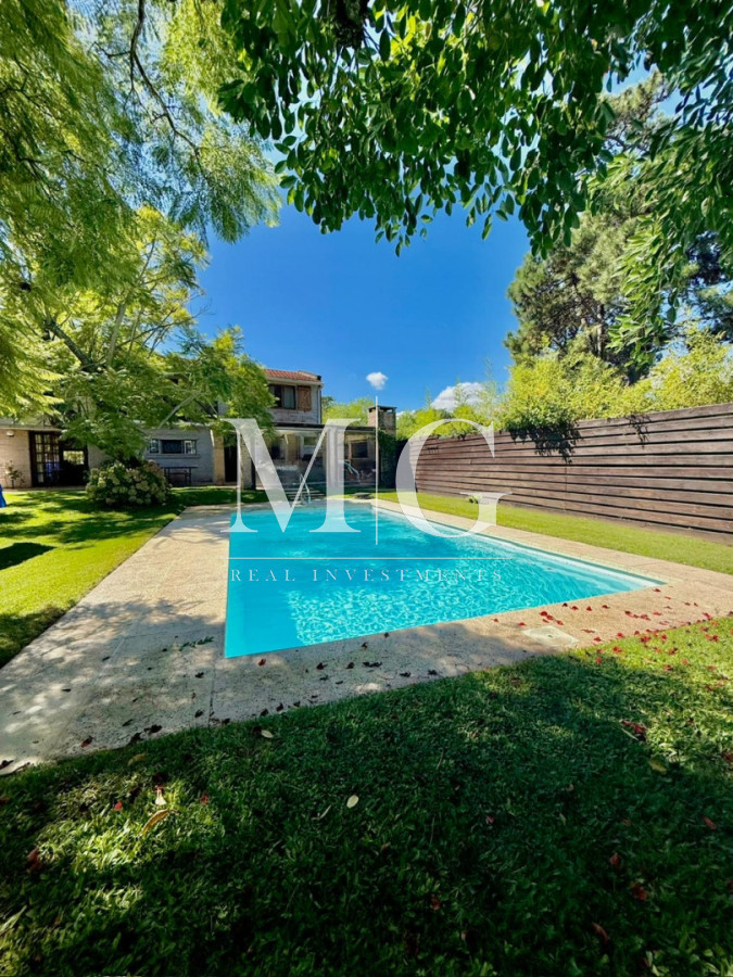 Casa ID.1550 - Excelente propiedad 4 dormitorios, 4 baños, piscina, parrillero, zona Pinares