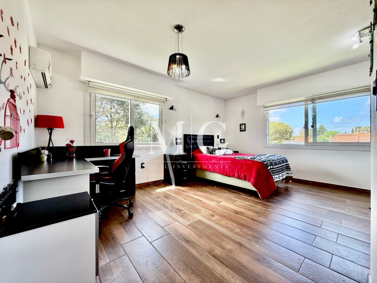 Casa ID.1508 - Chalet Premium con Gran Potencial - Ideal para Clínica, Consultorios u Oficinas