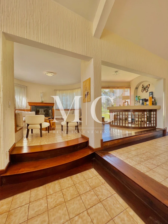 Casa ID.536 - Venta Casa 8 dormitorios, piscina, barbacoa a pasos del Shopping