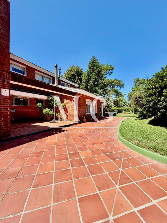 Casa ID.1530 - Excelente propiedad 5 dormitorios en Altos del Pinar, Punta del Este