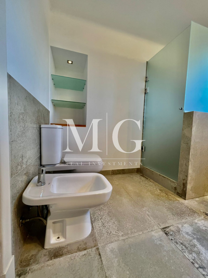 Casa ID.120 - Zona Faro Punta del Este 6 dormitorios + dep.servicio, piscina