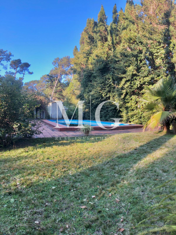 Casa ID.16 - Venta Casa 5 dormitorios, dep. servicio + piscina zona Mansa 