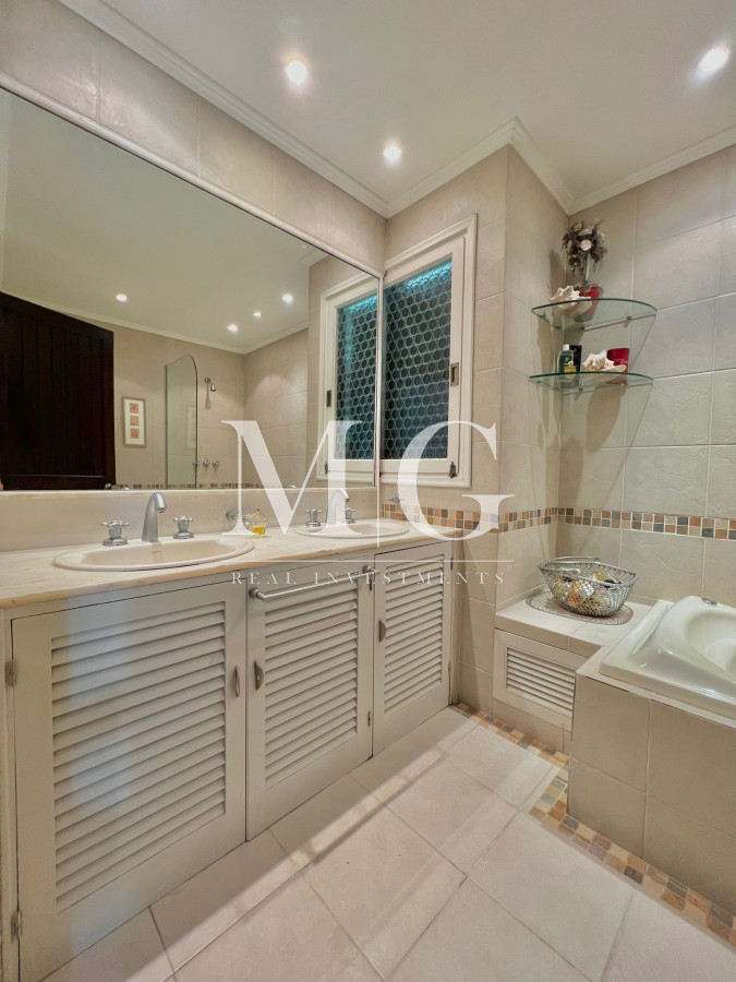 Casa ID.530 - LUGANO 1.400mt DE TERRENO, 7 DORMITORIOS, PISCINA