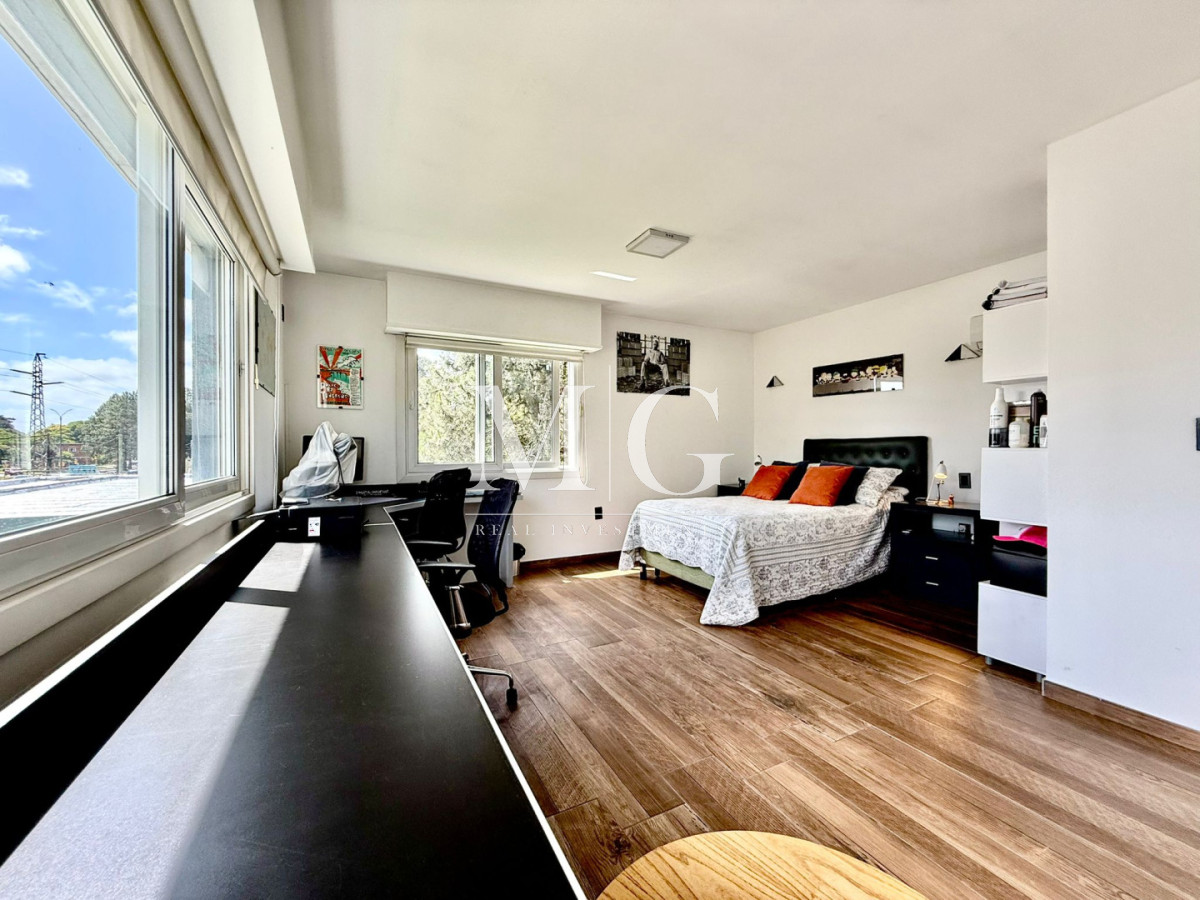 Casa ID.1508 - Chalet Premium con Gran Potencial - Ideal para Clínica, Consultorios u Oficinas