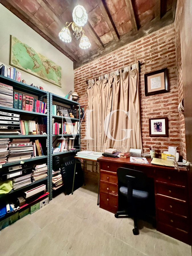 Casa ID.1088 - BARRIO PARQUE BURNETT CASA 5 DORMITORIOS ESTILO CAMPESTRE