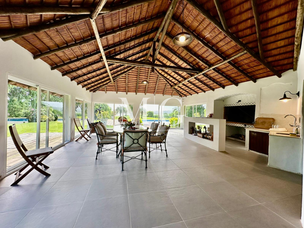 Casa ID.231 - Venta Espectacular Casa sobre Laguna del Diario 