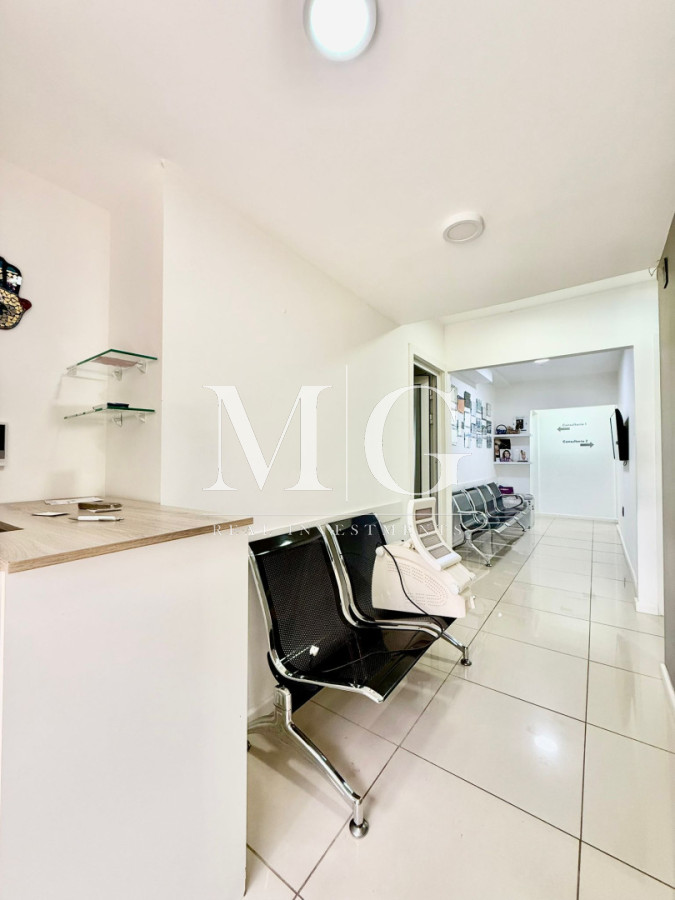 Casa ID.1508 - Chalet Premium con Gran Potencial - Ideal para Clínica, Consultorios u Oficinas