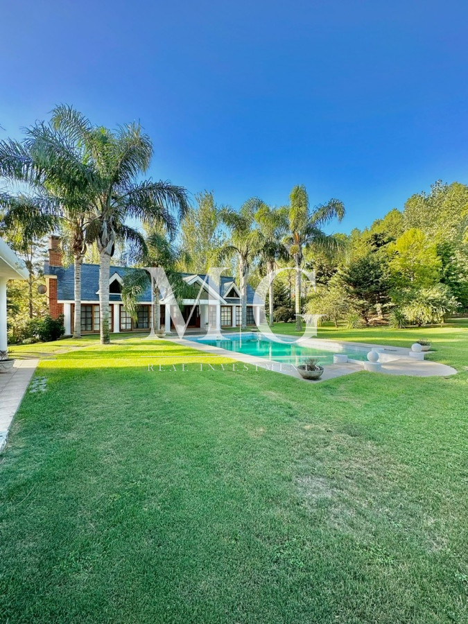 Casa ID.595 - Venta Casa Mansion Beverly Hills 6 dormitorios, barbacoa, piscina