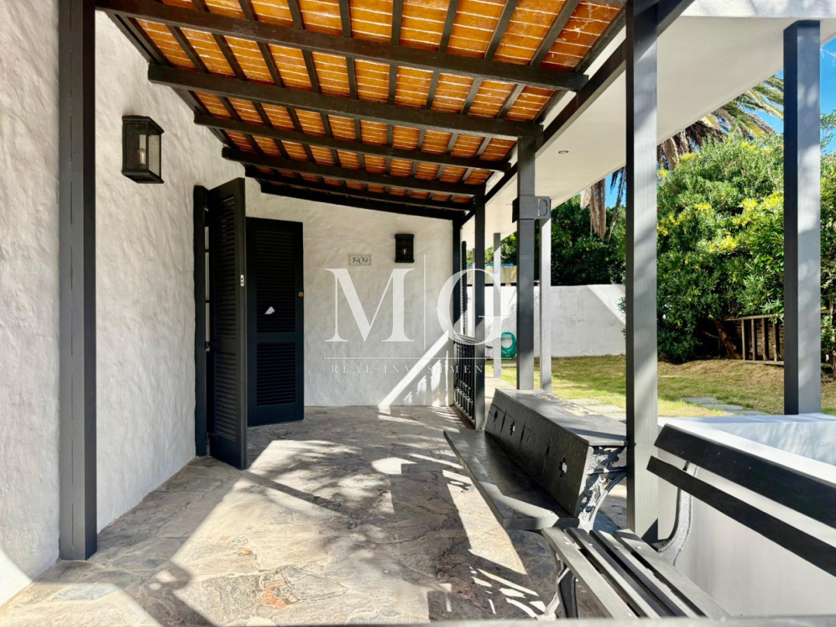 Casa ID.1557 - Casa de época totalmente reciclada, 4 dormitorios Zona Faro, distribuida en dos plantas