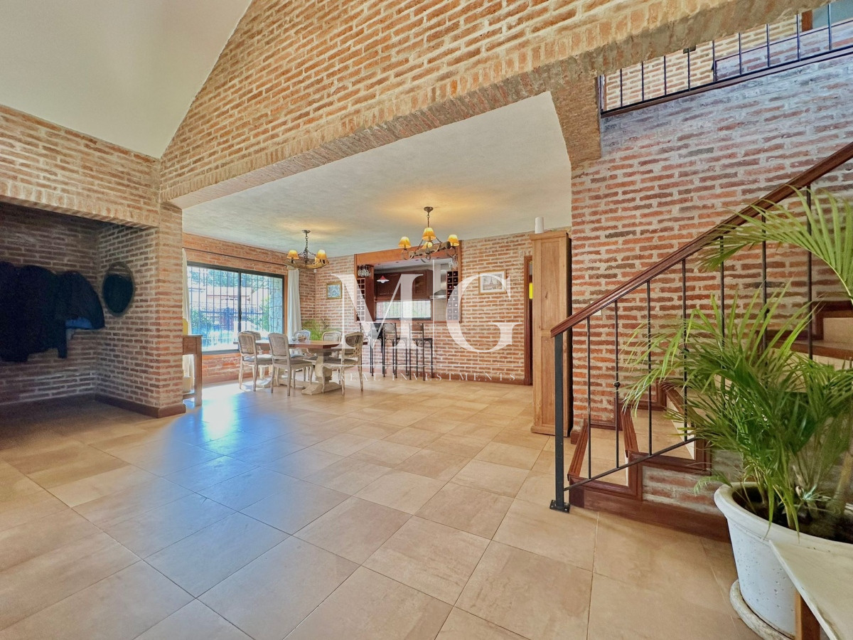 Casa ID.1048 - EXCELENTE PROPIEDAD EN EL EXLUSIVO BARRIO PINARES DE PUNTA DEL ESTE