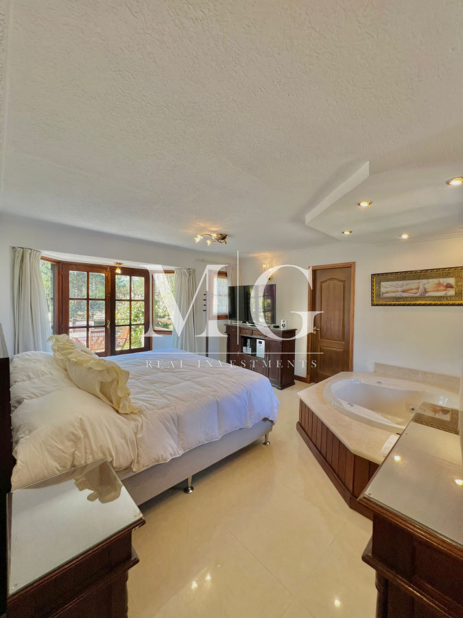 Casa ID.531 - Venta Casa 5 dormitorios, piscina y Barbacoa zona Beverly Hills