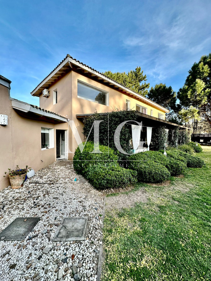 Casa ID.1453 - Barrio Privado La Arbolada Venta Casa 5 dormitorios