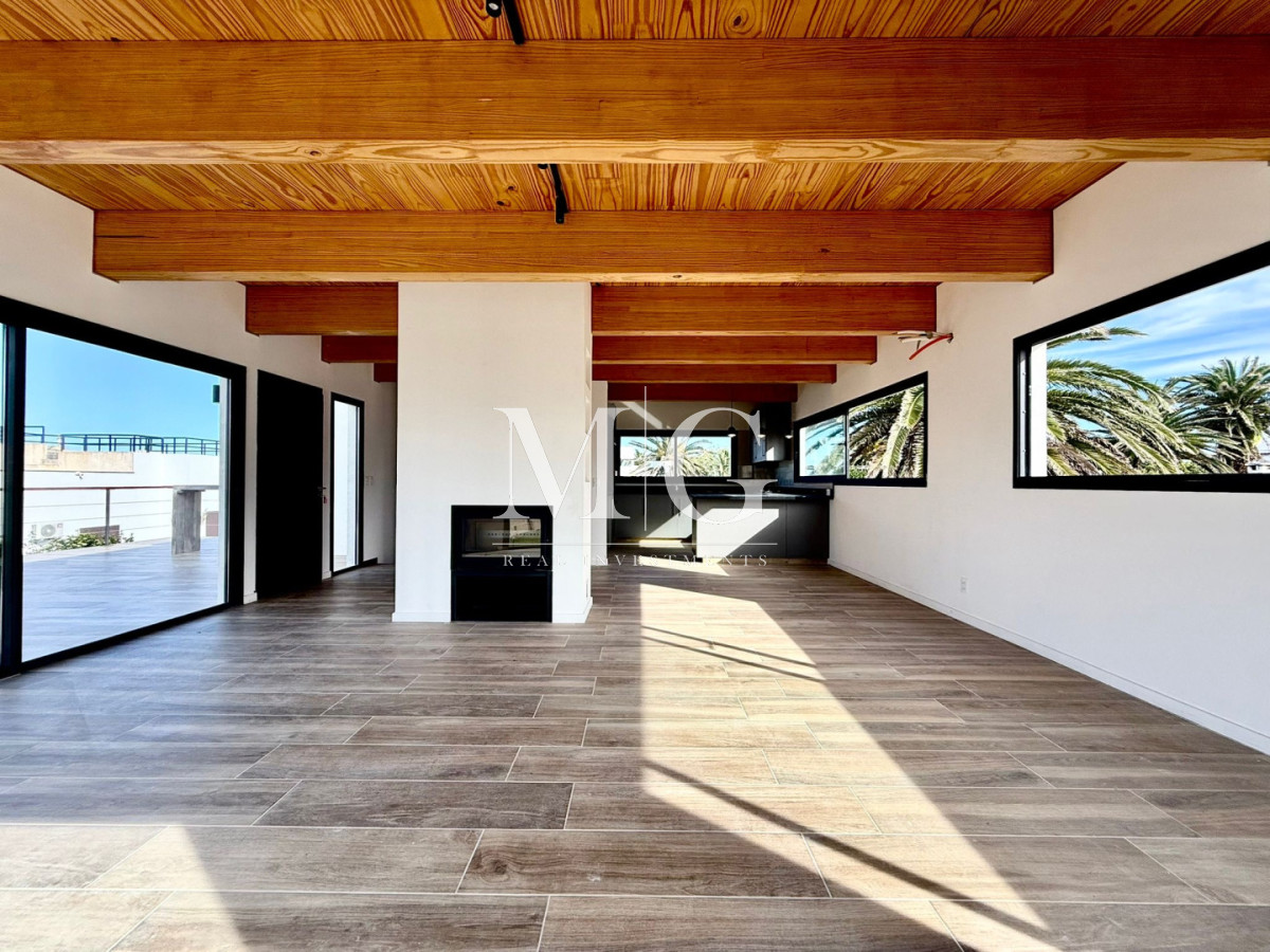 Casa ID.1557 - Casa de época totalmente reciclada, 4 dormitorios Zona Faro, distribuida en dos plantas